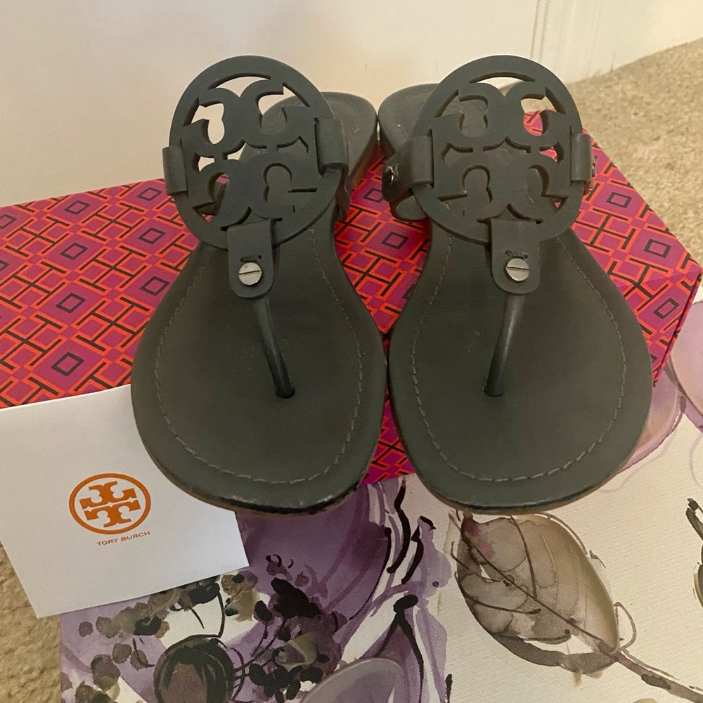 ToryBurch Sandals. Gray. Worn once. Size: 7 1/2